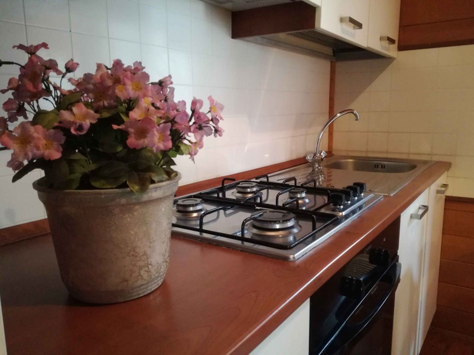 Camping Pas Cher vous présente avec son site Officiel campingpascher.fr, le Camping Campeggio Italia classé 3 étoiles, situé sur la commune de Marina Di Massa dans le département Massa-carrara (Toscane) en Italie. Le camping Campeggio Italia vous propose un hébergement de type bungalow pour 2 personnes avec climatisation (télévision). L'établissement vous propose 2 autres types d'hébergements. Découvrez tous nos séjours à petits prix dans la commune et aux alentours de Marina Di Massa du département : Massa-carrara (Toscane). Les Avis clients pour le Camping Campeggio Italia sont de 6 sur 10. Mer, Animations familiales, Club enfants, Aire de jeux enfants, Cyclisme, Bar, Bureau de tabac, Pizzeria, Plats à emporter, Supermarché, Épicerie,... En savoir plus : cliquez-ICI.