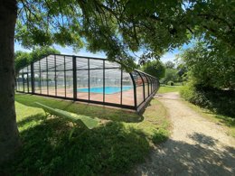 Camping Pas Cher vous présente avec son site Officiel campingpascher.fr, le Camping Woka Marnay classé 3 étoiles, situé sur la commune de Marnay dans le département Haute-saône (Franche Comté) en France. Le camping Woka Marnay vous propose un hébergement de type chalet de 35 m² pour 5 personnes (télévision). L'établissement vous propose 7 autres types d'hébergements. Découvrez tous nos séjours à petits prix dans la commune et aux alentours de Marnay du département : Haute-saône (Franche Comté). Les Avis clients pour le Camping Woka Marnay sont excellents avec une note moyenne de 8 sur 10. LacRivière, Piscine couverte, Animations familiales, Aire de jeux enfants, Canoë-kayak, Paddle, Pétanque, Boulangerie, Bureau de tabac, Snack/Bar, Station-service, Supermarché,... En savoir plus : cliquez-ICI.