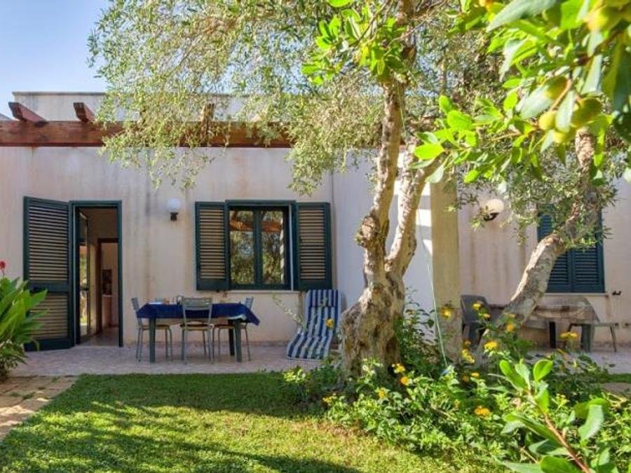 Camping Pas Cher vous présente avec son site Officiel campingpascher.fr, le Camping Lilybeo Village, situé sur la commune de Marsala dans le département Trapani (Sicile) en Italie. Le camping Lilybeo Village, vous présente un hébergement de type appartement de 40 m² pour 2 personnes avec climatisation et télévision. Le camping Lilybeo Village vous propose du jeudi 01 octobre au jeudi 08 octobre 2026 pour 7 nuits à 840€. Cette location propose 197 dates différentes pour réserver votre séjour. Découvrez également les 3 autres gammes d'hébergements du camping. Piscine extérieure, Aire de jeux enfants, Baby-foot, Cyclisme, Plongée, Pétanque, Randonnée, Terrain de football, Terrain de volley-ball, Voile, kiteSurf, Pizzeria, Restaurant,... En savoir plus : cliquez-ICI.