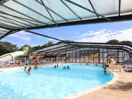 Camping Pas Cher vous présente avec son site Officiel campingpascher.fr, le Camping Le Petit Rocher classé 4 étoiles, situé sur la commune de Longeville Sur Mer dans le département Vendée (Pays De La Loire) en France. Le camping Le Petit Rocher, vous présente un hébergement de type tente de 23 m² pour 1 personne. Le camping Le Petit Rocher vous propose du dimanche 07 juin au dimanche 14 juin 2026 pour 7 nuits à 178€. Cette location propose 43 dates différentes pour réserver votre séjour. Découvrez également les 10 autres gammes d'hébergements du camping. Les Avis clients pour le Camping Le Petit Rocher sont excellents avec une note moyenne de 8 sur 10. Mer, Parc aquatique, Piscine chauffée, Piscine couverte, Animations familiales, Club enfants, Aire de jeux enfants, Canoë-kayak, Ping-pong, Pétanque, Structure gonflable enfants, Surf, Terrain multisports, Voile, Bar, Dépôt de pain, Plats à emporter, Snack/Bar, Supermarché,... En savoir plus : cliquez-ICI.