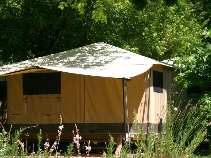 Camping Pas Cher vous présente avec son site Officiel campingpascher.fr, le Camping Des Berges Du Gers classé 3 étoiles, situé sur la commune de Masseube dans le département Gers (Midi Pyrénées) en France. Le camping Des Berges Du Gers, vous présente un hébergement de type lodge de 22 m² pour 1 personne. Le camping Des Berges Du Gers vous propose du dimanche 07 juin au dimanche 14 juin 2026 pour 7 nuits à 200€. Cette location propose 85 dates différentes pour réserver votre séjour. Découvrez également les 5 autres gammes d'hébergements du camping. Les Avis clients pour le Camping Des Berges Du Gers sont excellents avec une note moyenne de 8 sur 10. Piscine extérieure, Animations familiales, Aire de jeux enfants, Canoë-kayak, Centre équestre, Golf, Ping-pong, Pétanque, Randonnée, Terrain multisports,... En savoir plus : cliquez-ICI.