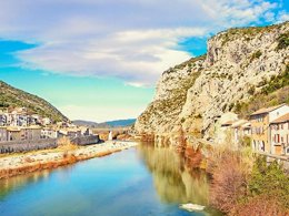 Camping Pas Cher vous présente avec son site Officiel campingpascher.fr, le Établissement L'Olivier, situé sur la commune de Massillargues Attuech dans le département Gard (Languedoc-roussillon) en France. L'établissement L'Olivier vous propose un hébergement de type mobilhome de 26 m². L'établissement vous propose 4 autres types d'hébergements. Découvrez tous nos séjours à petits prix dans la commune et aux alentours de Massillargues Attuech du département : Gard (Languedoc-roussillon).... En savoir plus : cliquez-ICI.