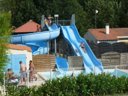 Camping Pas Cher vous présente avec son site Officiel campingpascher.fr, le Camping La Michenotière classé 3 étoiles, situé sur la commune de Longeville Sur Mer dans le département Vendée (Pays De La Loire) en France. Le camping La Michenotière vous propose un hébergement de type bungalow de 18 m² pour 4 personnes (télévision). L'établissement vous propose 5 autres types d'hébergements. Découvrez tous nos séjours à petits prix dans la commune et aux alentours de Longeville Sur Mer du département : Vendée (Pays De La Loire). Les Avis clients pour le Camping La Michenotière sont excellents avec une note moyenne de 8 sur 10. Mer, Parc aquatique, Piscine chauffée, Piscine extérieure, Animation enfants, Animations familiales, Aire de jeux enfants, Baby-foot, Flipper, Piscine, Pétanque, Bar, Bureau de tabac, Pizzeria, Snack/Bar, Station-service, Supermarché, Épicerie,... En savoir plus : cliquez-ICI.