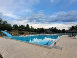 Camping Pas Cher vous présente avec son site Officiel campingpascher.fr, le Camping Val Saint Jean classé 4 étoiles, situé sur la commune de Mauriac dans le département Cantal (Auvergne) en France. Le camping Val Saint Jean vous propose un hébergement de type chalet de 35 m² pour 3 personnes (télévision). L'établissement vous propose 4 autres types d'hébergements. Découvrez tous nos séjours à petits prix dans la commune et aux alentours de Mauriac du département : Cantal (Auvergne). Les Avis clients pour le Camping Val Saint Jean sont excellents avec une note moyenne de 8 sur 10. Piscine extérieure, Animations familiales, Club enfants, Aire de jeux enfants, Golf, Ping-pong, Terrain de beach-volley, Terrain multisports, Bar, Dépôt de pain, Snack/Bar,... En savoir plus : cliquez-ICI.