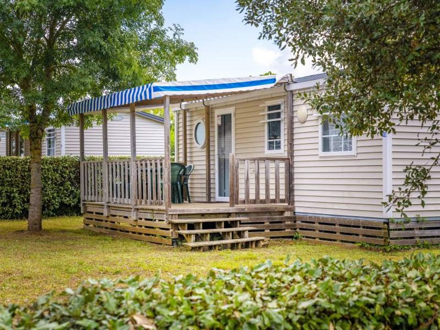 Camping Pas Cher vous présente avec son site Officiel campingpascher.fr, le Établissement Hôtel De Plein Air Vendée Océan, situé sur la commune de Longeville Sur Mer dans le département Vendée (Pays De La Loire) en France. L'établissement Hôtel De Plein Air Vendée Océan vous propose un hébergement de type mobilhome de 32 m². L'établissement vous propose 2 autres types d'hébergements. Découvrez tous nos séjours à petits prix dans la commune et aux alentours de Longeville Sur Mer du département : Vendée (Pays De La Loire).... En savoir plus : cliquez-ICI.