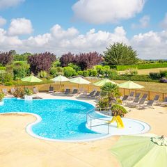 Camping Pas Cher vous présente avec son site Officiel campingpascher.fr, le Établissement Hôtel De Plein Air Vendée Océan, situé sur la commune de Longeville Sur Mer dans le département Vendée (Pays De La Loire) en France. L'établissement Hôtel De Plein Air Vendée Océan vous propose un hébergement de type mobilhome de 32 m². L'établissement vous propose 2 autres types d'hébergements. Découvrez tous nos séjours à petits prix dans la commune et aux alentours de Longeville Sur Mer du département : Vendée (Pays De La Loire).... En savoir plus : cliquez-ICI.