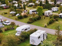 Camping Pas Cher vous présente avec son site Officiel campingpascher.fr, le Camping Aquarev classé 3 étoiles, situé sur la commune de Loudeac dans le département Côtes-d'armor (Bretagne) en France. Le camping Aquarev vous propose un hébergement de type hébergement insolite de 9 m² pour 2 personnes. L'établissement vous propose 6 autres types d'hébergements. Découvrez tous nos séjours à petits prix dans la commune et aux alentours de Loudeac du département : Côtes-d'armor (Bretagne). Les Avis clients pour le Camping Aquarev sont excellents avec une note moyenne de 8 sur 10. LacÉtang, Piscine chauffée, Piscine extérieure, Animations familiales, Aire de jeux enfants, Centre équestre, Court de tennis, Cyclisme, Ping-pong, Pétanque, Randonnée, Structure gonflable enfants, Terrain de football, Terrain multisports, Bar, Dépôt de pain, Snack/Bar, Supermarché,... En savoir plus : cliquez-ICI.