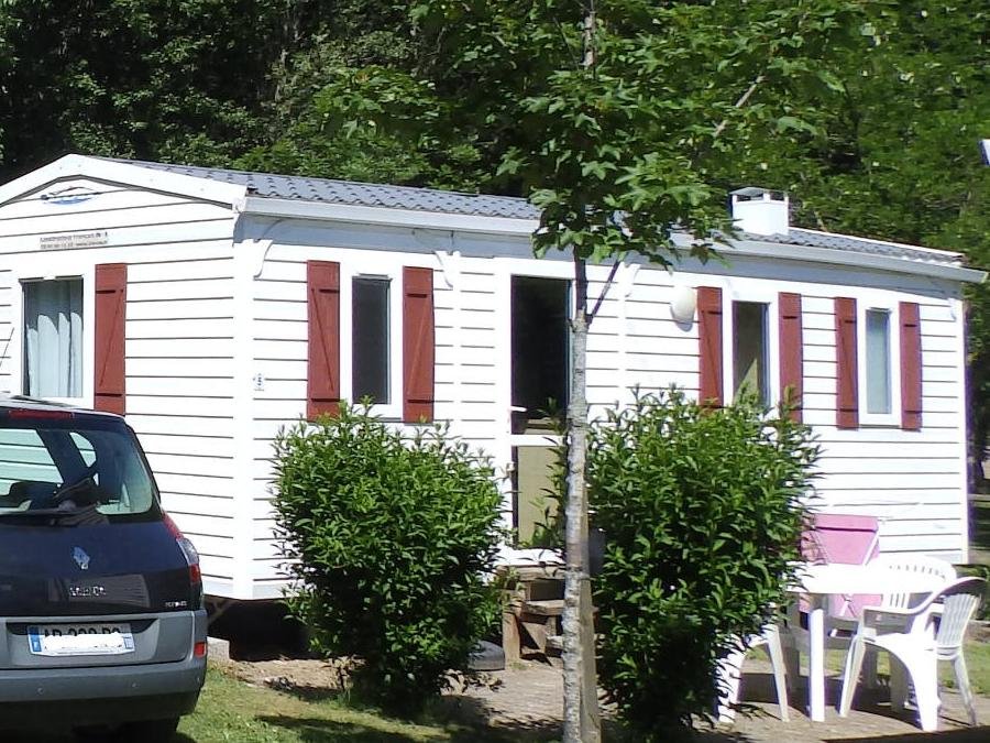 Camping Pas Cher vous présente avec son site Officiel campingpascher.fr, le Camping Le Tivoli classé 3 étoiles, situé sur la commune de Mende dans le département Lozere (Languedoc Roussillon) en France. Le camping Le Tivoli, vous présente un hébergement de type mobil-home de 24 m². Le camping Le Tivoli vous propose du dimanche 14 juin au dimanche 21 juin 2026 pour 7 nuits à 363€. Cette location propose 22 dates différentes pour réserver votre séjour. Découvrez également les 5 autres gammes d'hébergements du camping. Les Avis clients pour le Camping Le Tivoli sont excellents avec une note moyenne de 8 sur 10. Piscine chauffée, Piscine extérieure, Aire de jeux enfants, Canoë-kayak, Court de tennis, Pétanque, Dépôt de pain,... En savoir plus : cliquez-ICI.