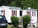 Camping Pas Cher vous présente avec son site Officiel campingpascher.fr, le Camping Le Tivoli classé 3 étoiles, situé sur la commune de Mende dans le département Lozere (Languedoc Roussillon) en France. Le camping Le Tivoli, vous présente un hébergement de type mobil-home de 24 m². Le camping Le Tivoli vous propose du sam. 13 juin au sam. 20 juin 2026 pour 7 nuits à 363€. Cette location propose 23 dates différentes pour réserver votre séjour. Découvrez également les 5 autres gammes d'hébergements du camping. Les Avis clients pour le Camping Le Tivoli sont excellents avec une note moyenne de 8 sur 10. Piscine chauffée, Piscine extérieure, Aire de jeux enfants, Canoë-kayak, Court de tennis, Pétanque, Dépôt de pain,... En savoir plus : cliquez-ICI.