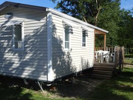 Camping Pas Cher vous présente avec son site Officiel campingpascher.fr, le Camping Le Tivoli classé 3 étoiles, situé sur la commune de Mende dans le département Lozere (Languedoc Roussillon) en France. Le camping Le Tivoli, vous présente un hébergement de type mobil-home de 24 m². Le camping Le Tivoli vous propose du sam. 09 mai au sam. 16 mai 2026 pour 7 nuits à 385€. Cette location propose 46 dates différentes pour réserver votre séjour. Découvrez également les 5 autres gammes d'hébergements du camping. Les Avis clients pour le Camping Le Tivoli sont excellents avec une note moyenne de 8 sur 10. Piscine chauffée, Piscine extérieure, Aire de jeux enfants, Canoë-kayak, Court de tennis, Pétanque, Dépôt de pain,... En savoir plus : cliquez-ICI.