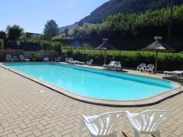 Camping Pas Cher vous présente avec son site Officiel campingpascher.fr, le Camping Le Tivoli classé 3 étoiles, situé sur la commune de Mende dans le département Lozere (Languedoc Roussillon) en France. Le camping Le Tivoli, vous présente un hébergement de type mobil-home de 25 m². Le camping Le Tivoli vous propose du sam. 25 avril au sam. 02 mai 2026 pour 7 nuits à 412.5€. Cette location propose 60 dates différentes pour réserver votre séjour. Découvrez également les 5 autres gammes d'hébergements du camping. Les Avis clients pour le Camping Le Tivoli sont excellents avec une note moyenne de 8 sur 10. Piscine chauffée, Piscine extérieure, Aire de jeux enfants, Canoë-kayak, Court de tennis, Pétanque, Dépôt de pain,... En savoir plus : cliquez-ICI.