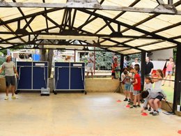 Camping Pas Cher vous présente avec son site Officiel campingpascher.fr, le Camping Sites Et Paysages - Les Hirondelles classé 4 étoiles, situé sur la commune de Loupiac dans le département Lot (Midi Pyrénées) en France. Le camping Sites Et Paysages - Les Hirondelles, vous présente un hébergement de type tente en toile et bois de 25 m² pour 2 personnes. Le camping Sites Et Paysages - Les Hirondelles vous propose du sam. 16 mai au sam. 23 mai 2026, en promotion à -20% pour 7 nuits à 195,20 € au lieu de 244,0 € soit une Économie de 48,80 €. Cette location propose 98 dates différentes pour réserver votre séjour. Découvrez également les 27 autres gammes d'hébergements du camping. Les Avis clients pour le Camping Sites Et Paysages - Les Hirondelles sont excellents avec une note moyenne de 8 sur 10. Piscine chauffée, Piscine couverte, Animation enfants, Animations familiales, Aire de jeux enfants, Baby-foot, Canoë-kayak, Golf, Paddle, Ping-pong, Piscine, Pétanque, Randonnée, Terrain de volley-ball, Terrain multisports, Bar, Dépôt de pain, Plats à emporter, Snack/Bar, Épicerie,... En savoir plus : cliquez-ICI.