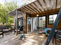 Camping Pas Cher vous présente avec son site Officiel campingpascher.fr, le Camping Sites Et Paysages - Les Hirondelles classé 4 étoiles, situé sur la commune de Loupiac dans le département Lot (Midi Pyrénées) en France. Le camping Sites Et Paysages - Les Hirondelles vous propose un hébergement de type chalet de 35 m² (télévision). L'établissement vous propose 27 autres types d'hébergements. Découvrez tous nos séjours à petits prix dans la commune et aux alentours de Loupiac du département : Lot (Midi Pyrénées). Les Avis clients pour le Camping Sites Et Paysages - Les Hirondelles sont excellents avec une note moyenne de 8 sur 10. Piscine chauffée, Piscine couverte, Animation enfants, Animations familiales, Aire de jeux enfants, Baby-foot, Canoë-kayak, Golf, Paddle, Ping-pong, Piscine, Pétanque, Randonnée, Terrain de volley-ball, Terrain multisports, Bar, Dépôt de pain, Plats à emporter, Snack/Bar, Épicerie,... En savoir plus : cliquez-ICI.