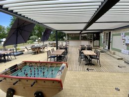 Camping Pas Cher vous présente avec son site Officiel campingpascher.fr, le Camping Sites Et Paysages - Les Hirondelles classé 4 étoiles, situé sur la commune de Loupiac dans le département Lot (Midi Pyrénées) en France. Le camping Sites Et Paysages - Les Hirondelles, vous présente un hébergement de type chalet de 16 m² pour 2 personnes. Le camping Sites Et Paysages - Les Hirondelles vous propose du dimanche 07 juin au dimanche 14 juin 2026, en promotion à -20% pour 7 nuits à 221,60 € au lieu de 277,0 € soit une Économie de 55,40 €. Cette location propose 98 dates différentes pour réserver votre séjour. Découvrez également les 27 autres gammes d'hébergements du camping. Les Avis clients pour le Camping Sites Et Paysages - Les Hirondelles sont excellents avec une note moyenne de 8 sur 10. Piscine chauffée, Piscine couverte, Animation enfants, Animations familiales, Aire de jeux enfants, Baby-foot, Canoë-kayak, Golf, Paddle, Ping-pong, Piscine, Pétanque, Randonnée, Terrain de volley-ball, Terrain multisports, Bar, Dépôt de pain, Plats à emporter, Snack/Bar, Épicerie,... En savoir plus : cliquez-ICI.