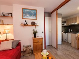 Camping Pas Cher vous présente avec son site Officiel campingpascher.fr, le Village vacances Club Odalys Le Hameau De Mottaret, situé sur la commune de Meribel Mottaret dans le département Savoie (Rhône Alpes) en France. Le village vacances Club Odalys Le Hameau De Mottaret, vous présente un hébergement de type appartement de 33 m² et télévision. Le village vacances Club Odalys Le Hameau De Mottaret vous propose du sam. 11 avril au sam. 18 avril 2026 pour 7 nuits à 539€. Cette location propose 7 dates différentes pour réserver votre séjour. Découvrez également les 6 autres gammes d'hébergements du village vacances. Les Avis clients pour le Village vacances Club Odalys Le Hameau De Mottaret sont excellents avec une note moyenne de 8 sur 10. Animation enfants, Aire de jeux enfants, Centre équestre, Court de tennis, Flipper, Golf, Piscine, Pétanque, Randonnée, Terrain multisports, Boulangerie, Station-service, Supermarché,... En savoir plus : cliquez-ICI.