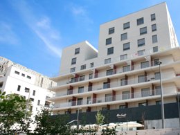 Camping Pas Cher vous présente avec son site Officiel campingpascher.fr, la Résidence Appart'Hotel Confluence, située sur la commune de Lyon dans le département Rhône (Rhône-alpes) en France. La résidence Appart'Hotel Confluence vous propose un hébergement de type studio de 23 m² (télévision). L'établissement vous propose 2 autres types d'hébergements. Découvrez tous nos séjours à petits prix dans la commune et aux alentours de Lyon du département : Rhône (Rhône-alpes). Piscine chauffée, Piscine couverte, Salle de fitness, Boulangerie,... En savoir plus : cliquez-ICI.