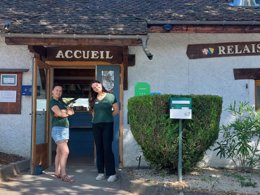 Camping Pas Cher vous présente avec son site Officiel campingpascher.fr, le Camping Relais Du Léman Pausado classé 3 étoiles, situé sur la commune de Messery dans le département Haute-savoie (Rhône Alpes) en France. Le camping Relais Du Léman Pausado, vous présente un hébergement de type chalet de 34 m² pour 6 personnes et télévision. Le camping Relais Du Léman Pausado vous propose du mercredi 29 avril au mercredi 06 mai 2026 pour 7 nuits à 419€. Cette location propose 127 dates différentes pour réserver votre séjour. Découvrez également les 18 autres gammes d'hébergements du camping. Les Avis clients pour le Camping Relais Du Léman Pausado sont excellents avec une note moyenne de 8 sur 10. Piscine chauffée, Piscine extérieure, Animation enfants, Animations familiales, Club enfants, Aire de jeux enfants, Cyclisme, Ping-pong, Pétanque, Randonnée, Terrain multisports, Bar, Dépôt de pain, Restaurant, Épicerie,... En savoir plus : cliquez-ICI.