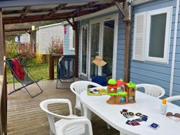 Camping Pas Cher vous présente avec son site Officiel campingpascher.fr, le Camping Relais Du Léman Pausado classé 3 étoiles, situé sur la commune de Messery dans le département Haute-savoie (Rhône Alpes) en France. Le camping Relais Du Léman Pausado, vous présente un hébergement de type mobil-home de 33 m² pour 6 personnes avec climatisation et télévision. Le camping Relais Du Léman Pausado vous propose du lundi 25 mai au lundi 01 juin 2026, en promotion à -20% pour 7 nuits à 502 € au lieu de 627,5 € soit une Économie de 125,50 €. Cette location propose 152 dates différentes pour réserver votre séjour. Découvrez également les 14 autres gammes d'hébergements du camping. Les Avis clients pour le Camping Relais Du Léman Pausado sont excellents avec une note moyenne de 8 sur 10. Piscine chauffée, Piscine extérieure, Animation enfants, Animations familiales, Club enfants, Aire de jeux enfants, Cyclisme, Ping-pong, Pétanque, Randonnée, Terrain multisports, Bar, Dépôt de pain, Restaurant, Épicerie,... En savoir plus : cliquez-ICI.