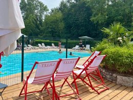 Camping Pas Cher vous présente avec son site Officiel campingpascher.fr, le Camping Relais Du Léman Pausado classé 3 étoiles, situé sur la commune de Messery dans le département Haute-savoie (Rhône Alpes) en France. Le camping Relais Du Léman Pausado, vous présente un hébergement de type mobil-home de 33 m² pour 6 personnes avec climatisation et télévision. Le camping Relais Du Léman Pausado vous propose du lundi 25 mai au lundi 01 juin 2026, en promotion à -20% pour 7 nuits à 502 € au lieu de 627,5 € soit une Économie de 125,50 €. Cette location propose 152 dates différentes pour réserver votre séjour. Découvrez également les 14 autres gammes d'hébergements du camping. Les Avis clients pour le Camping Relais Du Léman Pausado sont excellents avec une note moyenne de 8 sur 10. Piscine chauffée, Piscine extérieure, Animation enfants, Animations familiales, Club enfants, Aire de jeux enfants, Cyclisme, Ping-pong, Pétanque, Randonnée, Terrain multisports, Bar, Dépôt de pain, Restaurant, Épicerie,... En savoir plus : cliquez-ICI.