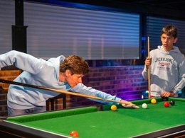 Camping Pas Cher vous présente avec son site Officiel campingpascher.fr, le Camping Village Tropical Sen-Yan classé 5 étoiles, situé sur la commune de Mezos dans le département Landes (Aquitaine) en France. Le camping Village Tropical Sen-Yan, vous présente un hébergement de type mobil-home de 26 m² pour 6 personnes. Le camping Village Tropical Sen-Yan vous propose du sam. 06 juin au sam. 13 juin 2026 pour 7 nuits à 199€. Cette location propose 12 dates différentes pour réserver votre séjour. Découvrez également les 17 autres gammes d'hébergements du camping. Les Avis clients pour le Camping Village Tropical Sen-Yan sont de 7 sur 10. Lagon, Parc aquatique, Piscine couverte, Piscine extérieure, Animations familiales, Club ados, Club enfants, Aire de jeux enfants, Canoë-kayak, Centre équestre, Cyclisme, Golf, Ping-pong, Plongée, Pétanque, Surf, Terrain de beach-volley, Terrain multisports, Bar, Dépôt de pain, Pizzeria, Plats à emporter, Restaurant, Snack/Bar, Épicerie,... En savoir plus : cliquez-ICI.