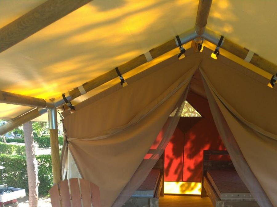 Camping Pas Cher vous présente avec son site Officiel campingpascher.fr, le Camping Le Val De Cesse classé 4 étoiles, situé sur la commune de Mirepeisset dans le département Aude (Languedoc Roussillon) en France. Le camping Le Val De Cesse, vous présente un hébergement de type tente pour 2 personnes. Le camping Le Val De Cesse vous propose du dimanche 07 juin au dimanche 14 juin 2026 pour 7 nuits à 292.6€. Cette location propose 127 dates différentes pour réserver votre séjour. Découvrez également les 10 autres gammes d'hébergements du camping. Les Avis clients pour le Camping Le Val De Cesse sont excellents avec une note moyenne de 8 sur 10. MerRivière, Piscine chauffée, Piscine extérieure, Animation ados, Animation enfants, Club enfants, Aire de jeux enfants, Canoë-kayak, Centre équestre, Court de tennis, Ping-pong, Plongée, Pédalo, Pétanque, Randonnée, Salle de jeux vidéo, Terrain de basketball, Terrain multisports, Bar, Bureau de tabac, Dépôt de pain, Restaurant, Snack/Bar, Station-service, Supermarché, Épicerie,... En savoir plus : cliquez-ICI.