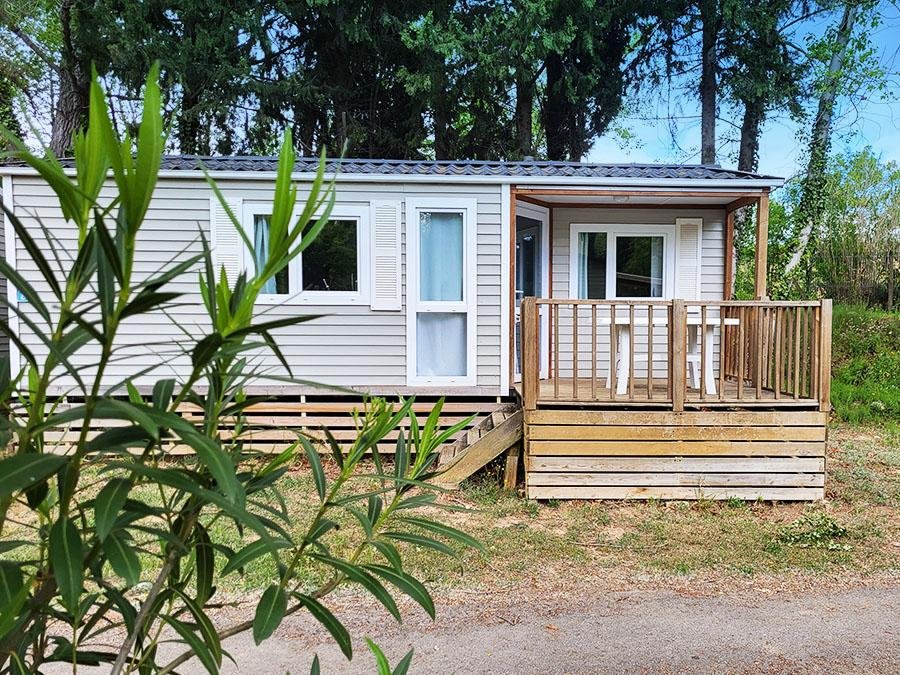 Camping Pas Cher vous présente avec son site Officiel campingpascher.fr, le Camping Le Val De Cesse classé 4 étoiles, situé sur la commune de Mirepeisset dans le département Aude (Languedoc Roussillon) en France. Le camping Le Val De Cesse vous propose un hébergement de type mobil-home de 20 m² pour 4 personnes avec climatisation. Cet hébergement propose plus de 79 dates différentes pour réserver ! Pour dévouvrir la période la moins chère, consultez la rubrique 'Tarifs' et sélectionnez votre mois de départ. L'établissement vous propose 10 autres types d'hébergements. Découvrez tous nos séjours à petits prix dans la commune et aux alentours de Mirepeisset du département : Aude (Languedoc Roussillon). Les Avis clients pour le Camping Le Val De Cesse sont excellents avec une note moyenne de 8 sur 10. MerRivière, Piscine chauffée, Piscine extérieure, Animation ados, Animation enfants, Club enfants, Aire de jeux enfants, Canoë-kayak, Centre équestre, Court de tennis, Ping-pong, Plongée, Pédalo, Pétanque, Randonnée, Salle de jeux vidéo, Terrain de basketball, Terrain multisports, Bar, Bureau de tabac, Dépôt de pain, Restaurant, Snack/Bar, Station-service, Supermarché, Épicerie,... En savoir plus : cliquez-ICI.