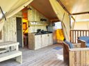 Cliquez pour découvrir toutes les photos de l'HÉBERGEMENT ! tente en toile et bois - camping Le Val De Cesse photo 2