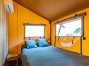 Cliquez pour découvrir toutes les photos de l'HÉBERGEMENT ! tente en toile et bois - camping Le Val De Cesse photo 7