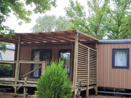 Camping Pas Cher vous présente avec son site Officiel campingpascher.fr, le Camping Le Val De Cesse classé 4 étoiles, situé sur la commune de Mirepeisset dans le département Aude (Languedoc Roussillon) en France. Le camping Le Val De Cesse, vous présente un hébergement de type mobil-home de 30 m² pour 4 personnes avec climatisation et télévision. Le camping Le Val De Cesse vous propose du mardi 30 juin au mardi 07 juillet 2026, en promotion à -10% pour 7 nuits à 437,40 € au lieu de 486,0 € soit une Économie de 48,60 €. Cette location propose 194 dates différentes pour réserver votre séjour. Découvrez également les 9 autres gammes d'hébergements du camping. Les Avis clients pour le Camping Le Val De Cesse sont excellents avec une note moyenne de 8 sur 10. MerRivière, Piscine chauffée, Piscine extérieure, Animation ados, Animation enfants, Club enfants, Aire de jeux enfants, Canoë-kayak, Centre équestre, Court de tennis, Ping-pong, Plongée, Pédalo, Pétanque, Randonnée, Salle de jeux vidéo, Terrain de basketball, Terrain multisports, Bar, Bureau de tabac, Dépôt de pain, Restaurant, Snack/Bar, Station-service, Supermarché, Épicerie,... En savoir plus : cliquez-ICI.