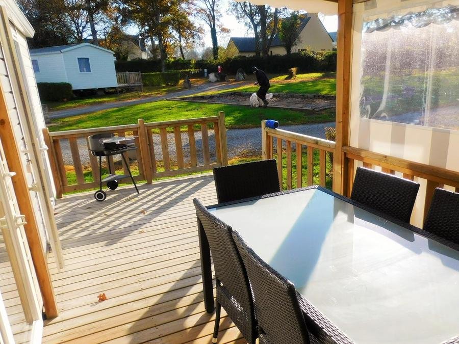 Camping Pas Cher vous présente avec son site Officiel campingpascher.fr, le Camping De La Grande Lande classé 3 étoiles, situé sur la commune de Moelan Sur Mer dans le département Finistère (Bretagne) en France. Le camping De La Grande Lande vous propose un hébergement de type mobil-home de 40 m² (télévision). L'établissement vous propose 11 autres types d'hébergements. Découvrez tous nos séjours à petits prix dans la commune et aux alentours de Moelan Sur Mer du département : Finistère (Bretagne). Les Avis clients pour le Camping De La Grande Lande sont excellents avec une note moyenne de 8 sur 10. Piscine couverte, Piscine extérieure, Animation enfants, Animations familiales, Aire de jeux enfants, Baby-foot, Centre équestre, Court de tennis, Cyclisme, Plongée, Pétanque, Randonnée, Sports nautiques, Terrain de basketball, Terrain multisports, Trampoline, Bar, Boulangerie, Bureau de tabac, Dépôt de pain, Supermarché,... En savoir plus : cliquez-ICI.