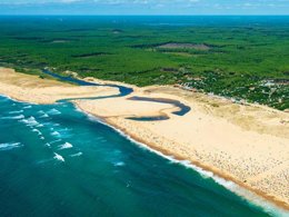 Camping Pas Cher vous présente avec son site Officiel campingpascher.fr, la Résidence Odalys Référence Bleu Océan classé 3 étoiles, située sur la commune de Moliets dans le département Landes (Aquitaine) en France. La résidence Odalys Référence Bleu Océan, vous présente un hébergement de type appartement de 60 m² et télévision. La résidence Odalys Référence Bleu Océan vous propose du sam. 16 mai au sam. 23 mai 2026 pour 7 nuits à 559€. Cette location propose 17 dates différentes pour réserver votre séjour. Découvrez également les 5 autres gammes d'hébergements de la résidence. MerÉtang, Piscine extérieure, Aire de jeux enfants, Canoë-kayak, Centre équestre, Court de tennis, Golf, Piscine,... En savoir plus : cliquez-ICI.