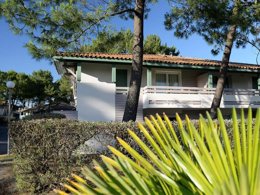 Camping Pas Cher vous présente avec son site Officiel campingpascher.fr, la Résidence Odalys Référence Bleu Océan classé 3 étoiles, située sur la commune de Moliets dans le département Landes (Aquitaine) en France. La résidence Odalys Référence Bleu Océan, vous présente un hébergement de type appartement de 47 m² pour 1 personne et télévision. La résidence Odalys Référence Bleu Océan vous propose du sam. 23 mai au sam. 30 mai 2026 pour 7 nuits à 499€. Cette location propose 16 dates différentes pour réserver votre séjour. Découvrez également les 5 autres gammes d'hébergements de la résidence. MerÉtang, Piscine extérieure, Aire de jeux enfants, Canoë-kayak, Centre équestre, Court de tennis, Golf, Piscine,... En savoir plus : cliquez-ICI.