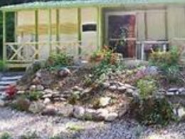 Camping Pas Cher vous présente avec son site Officiel campingpascher.fr, le Camping Le Saulou classé 3 étoiles, situé sur la commune de Monceaux Sur Dordogne dans le département Corrèze (Limousin) en France. Le camping Le Saulou vous propose un hébergement de type chalet de 46 m² pour 1 personne (télévision). L'établissement vous propose 6 autres types d'hébergements. Découvrez tous nos séjours à petits prix dans la commune et aux alentours de Monceaux Sur Dordogne du département : Corrèze (Limousin). Les Avis clients pour le Camping Le Saulou sont de 7 sur 10. Piscine extérieure, Animations familiales, Aire de jeux enfants, Canoë-kayak, Centre équestre, Cyclisme, Ping-pong, Pétanque, Randonnée, Terrain multisports, Bar, Dépôt de pain, Snack/Bar, Supermarché,... En savoir plus : cliquez-ICI.