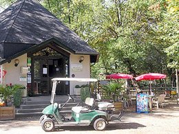 Camping Pas Cher vous présente avec son site Officiel campingpascher.fr, le Camping Le Saulou classé 3 étoiles, situé sur la commune de Monceaux Sur Dordogne dans le département Corrèze (Limousin) en France. Le camping Le Saulou, vous présente un hébergement de type mobil-home de 18 m². Le camping Le Saulou vous propose du sam. 13 juin au sam. 20 juin 2026 pour 7 nuits à 182€. Cette location propose 32 dates différentes pour réserver votre séjour. Découvrez également les 6 autres gammes d'hébergements du camping. Les Avis clients pour le Camping Le Saulou sont de 7 sur 10. Piscine extérieure, Animations familiales, Aire de jeux enfants, Canoë-kayak, Centre équestre, Cyclisme, Ping-pong, Pétanque, Randonnée, Terrain multisports, Bar, Dépôt de pain, Snack/Bar, Supermarché,... En savoir plus : cliquez-ICI.