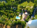 Camping Pas Cher vous présente avec son site Officiel campingpascher.fr, le Camping Le Mouliat classé 3 étoiles, situé sur la commune de Moncrabeau dans le département Lot-et-garonne (Aquitaine) en France. Le camping Le Mouliat, vous présente un hébergement de type mobil-home de 33 m² pour 6 personnes. Le camping Le Mouliat vous propose du sam. 26 septembre au sam. 03 octobre 2026 pour 7 nuits à 649.5€. Cette location propose 79 dates différentes pour réserver votre séjour. Découvrez également les 6 autres gammes d'hébergements du camping. Les Avis clients pour le Camping Le Mouliat sont excellents avec une note moyenne de 9 sur 10. Rivière, Piscine extérieure, Animations familiales, Aire de jeux enfants, Baby-foot, Canoë-kayak, Court de tennis, Cyclisme, Ping-pong, Piscine, Pétanque, Randonnée, Terrain de football, Terrain de volley-ball, Trampoline, Bar, Dépôt de pain, Plats à emporter,... En savoir plus : cliquez-ICI.