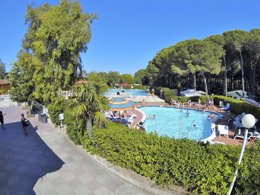 Camping Pas Cher vous présente avec son site Officiel campingpascher.fr, le Camping Free Beach classé 3 étoiles, situé sur la commune de Marina Di Bibbona dans le département Livourne (Toscane) en Italie. Le camping Free Beach, vous présente un hébergement de type mobil-home. Le camping Free Beach vous propose du sam. 22 août au sam. 29 août 2026, en promotion à -14% pour 7 nuits à 1110 € au lieu de 1295,0 € soit une Économie de 185 €. Cette location propose 1 dates différentes pour réserver votre séjour. Découvrez également les 1 autres gammes d'hébergements du camping. Les Avis clients pour le Camping Free Beach sont de 6 sur 10. LacMer, Piscine extérieure, Animations familiales, Club enfants, Aire de jeux enfants, Cyclisme, Ping-pong, Pétanque, Randonnée, Surf, Terrain de football, Terrain de volley-ball, kiteSurf, Bar, Bureau de tabac, Dépôt de pain, Pizzeria, Plats à emporter, Restaurant, Supermarché, Épicerie,... En savoir plus : cliquez-ICI.