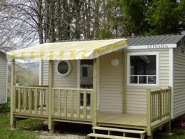 Camping Pas Cher vous présente avec son site Officiel campingpascher.fr, le Camping Sous Doriat classé 3 étoiles, situé sur la commune de Monnet La Ville dans le département Jura (Franche Comté) en France. Le camping Sous Doriat, vous présente un hébergement de type mobil-home de 19 m². Le camping Sous Doriat vous propose du mardi 26 mai au mardi 02 juin 2026 pour 7 nuits à 301€. Cette location propose 60 dates différentes pour réserver votre séjour. Découvrez également les 13 autres gammes d'hébergements du camping. Les Avis clients pour le Camping Sous Doriat sont excellents avec une note moyenne de 8 sur 10. Piscine chauffée, Piscine extérieure, Animations familiales, Aire de jeux enfants, Baby-foot, Canoë-kayak, Centre équestre, Cyclisme, Ping-pong, Pétanque, Randonnée, Terrain de football, Terrain multisports, Bar, Dépôt de pain, Snack/Bar, Épicerie,... En savoir plus : cliquez-ICI.