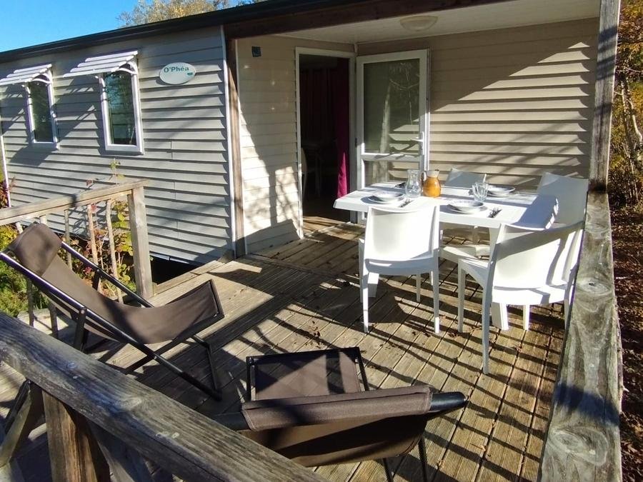 Camping Pas Cher vous présente avec son site Officiel campingpascher.fr, le Camping Flower Lac Aux Oiseaux classé 4 étoiles, situé sur la commune de Martiel dans le département Aveyron (Midi Pyrénées) en France. Le camping Flower Lac Aux Oiseaux, vous présente un hébergement de type mobil-home de 22 m² pour 4 personnes. Le camping Flower Lac Aux Oiseaux vous propose du sam. 06 juin au sam. 13 juin 2026 pour 7 nuits à 219€. Cette location propose 16 dates différentes pour réserver votre séjour. Découvrez également les 2 autres gammes d'hébergements du camping. Les Avis clients pour le Camping Flower Lac Aux Oiseaux sont de 7 sur 10. Parc aquatique, Piscine couverte, Piscine extérieure, Animations familiales, Club enfants, Aire de jeux enfants, Canoë-kayak, Centre équestre, Golf, Ping-pong, Pétanque, Terrain multisports, Tir à l’arc, Bar, Dépôt de pain, Plats à emporter, Restaurant, Épicerie,... En savoir plus : cliquez-ICI.