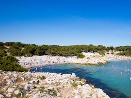 Camping Pas Cher vous présente avec son site Officiel campingpascher.fr, le Camping Pascalounet classé 3 étoiles, situé sur la commune de Martigues dans le département Bouches-du-rhône (Provence Alpes Côte D'azur) en France. Le camping Pascalounet vous propose un hébergement de type mobil-home de 22 m². L'établissement vous propose 12 autres types d'hébergements. Découvrez tous nos séjours à petits prix dans la commune et aux alentours de Martigues du département : Bouches-du-rhône (Provence Alpes Côte D'azur). Les Avis clients pour le Camping Pascalounet sont excellents avec une note moyenne de 8 sur 10. Mer, Animations familiales, Aire de jeux enfants, Baby-foot, Canoë-kayak, Paddle, Ping-pong, Pétanque, Sports nautiques, Structure gonflable enfants, Dépôt de pain, Snack/Bar,... En savoir plus : cliquez-ICI.