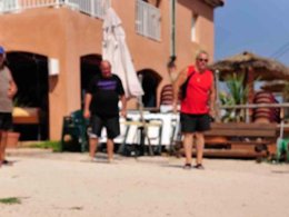 Camping Pas Cher vous présente avec son site Officiel campingpascher.fr, le Camping Pascalounet classé 3 étoiles, situé sur la commune de Martigues dans le département Bouches-du-rhône (Provence Alpes Côte D'azur) en France. Le camping Pascalounet, vous présente un hébergement de type mobil-home de 40 m² avec climatisation et télévision. Le camping Pascalounet vous propose du vendredi 27 mars au vendredi 03 avril 2026 pour 7 nuits à 832.5€. Cette location propose 169 dates différentes pour réserver votre séjour. Découvrez également les 7 autres gammes d'hébergements du camping. Les Avis clients pour le Camping Pascalounet sont excellents avec une note moyenne de 8 sur 10. Mer, Animations familiales, Aire de jeux enfants, Baby-foot, Canoë-kayak, Paddle, Ping-pong, Pétanque, Sports nautiques, Structure gonflable enfants, Dépôt de pain, Snack/Bar,... En savoir plus : cliquez-ICI.