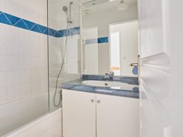 Camping Pas Cher vous présente avec son site Officiel campingpascher.fr, la Résidence Odalys Référence Le Hameau Du Moulin classé 3 étoiles, située sur la commune de Montignac dans le département Dordogne (Aquitaine) en France. La résidence Odalys Référence Le Hameau Du Moulin, vous présente un hébergement de type appartement de 44 m² et télévision. La résidence Odalys Référence Le Hameau Du Moulin vous propose du sam. 19 septembre au sam. 26 septembre 2026 pour 7 nuits à 419€. Cette location propose 20 dates différentes pour réserver votre séjour. Découvrez également les 5 autres gammes d'hébergements de la résidence. Les Avis clients pour la Résidence Odalys Référence Le Hameau Du Moulin sont excellents avec une note moyenne de 8 sur 10. Piscine chauffée, Piscine extérieure, Club ados, Club enfants, Aire de jeux enfants, Centre équestre, Ping-pong, Boulangerie, Station-service, Supermarché,... En savoir plus : cliquez-ICI.