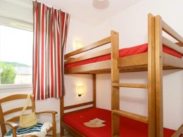 Camping Pas Cher vous présente avec son site Officiel campingpascher.fr, la Résidence Odalys Référence Le Hameau Du Moulin classé 3 étoiles, située sur la commune de Montignac dans le département Dordogne (Aquitaine) en France. La résidence Odalys Référence Le Hameau Du Moulin, vous présente un hébergement de type appartement de 36 m² pour 2 personnes et télévision. La résidence Odalys Référence Le Hameau Du Moulin vous propose du sam. 02 mai au sam. 09 mai 2026 pour 7 nuits à 359€. Cette location propose 24 dates différentes pour réserver votre séjour. Découvrez également les 5 autres gammes d'hébergements de la résidence. Les Avis clients pour la Résidence Odalys Référence Le Hameau Du Moulin sont excellents avec une note moyenne de 8 sur 10. Piscine chauffée, Piscine extérieure, Club ados, Club enfants, Aire de jeux enfants, Centre équestre, Ping-pong, Boulangerie, Station-service, Supermarché,... En savoir plus : cliquez-ICI.