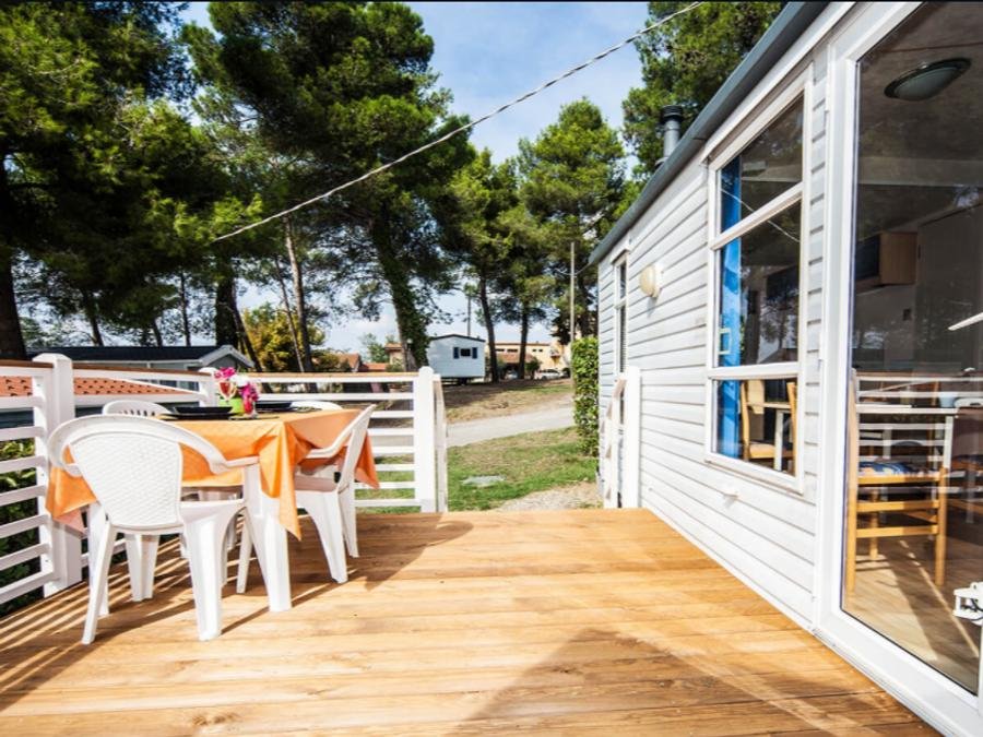 Camping Pas Cher vous présente avec son site Officiel campingpascher.fr, le Camping Toscana Holiday Village classé 3 étoiles, situé sur la commune de Montopoli Valdarno dans le département Pise (Toscane) en Italie. Le camping Toscana Holiday Village, vous présente un hébergement de type mobil-home de 30 m² avec climatisation. Le camping Toscana Holiday Village vous propose du vendredi 05 juin au vendredi 12 juin 2026 avec un DÉPART DEMAIN pour 7 nuits à 945€. Cette location propose 146 dates différentes pour réserver votre séjour. Découvrez également les 4 autres gammes d'hébergements du camping. Les Avis clients pour le Camping Toscana Holiday Village sont excellents avec une note moyenne de 9 sur 10. Piscine extérieure, Restaurant, Snack/Bar,... En savoir plus : cliquez-ICI.