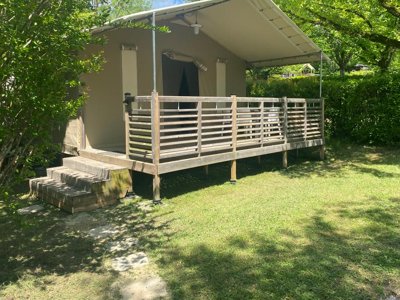 Cliquez pour découvrir toutes les photos de l'HÉBERGEMENT ! tente en toile et bois - Parc De Loisirs Le Faillal photo 5