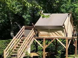 Camping Pas Cher vous présente avec son site Officiel campingpascher.fr, le Camping La Cigaline classé 3 étoiles, situé sur la commune de Montpon Menesterol dans le département Dordogne (Aquitaine) en France. Le camping La Cigaline, vous présente un hébergement de type tente. Le camping La Cigaline vous propose du dimanche 13 septembre au dimanche 20 septembre 2026 pour 7 nuits à 172€. Cette location propose 115 dates différentes pour réserver votre séjour. Découvrez également les 15 autres gammes d'hébergements du camping. Les Avis clients pour le Camping La Cigaline sont excellents avec une note moyenne de 9 sur 10. Piscine chauffée, Piscine extérieure, Animations familiales, Club enfants, Aire de jeux enfants, Baby-foot, Pétanque, Randonnée, Trampoline, Bar, Dépôt de pain, Snack/Bar,... En savoir plus : cliquez-ICI.