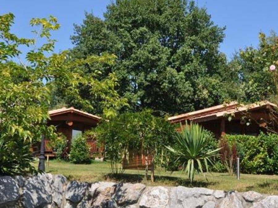 Camping Pas Cher vous présente avec son site Officiel campingpascher.fr, le Camping Midi Pyrénées classé 4 étoiles, situé sur la commune de Montrejeau dans le département Haute-garonne (Midi Pyrénées) en France. Le camping Midi Pyrénées, vous présente un hébergement de type chalet de 35 m² avec climatisation. Le camping Midi Pyrénées vous propose du sam. 13 juin au sam. 20 juin 2026 pour 7 nuits à 294€. Cette location propose 18 dates différentes pour réserver votre séjour. Découvrez également les 8 autres gammes d'hébergements du camping. Les Avis clients pour le Camping Midi Pyrénées sont excellents avec une note moyenne de 9 sur 10. Piscine extérieure, Animations familiales, Club ados, Club enfants, Aire de jeux enfants, Baby-foot, Canoë-kayak, Centre équestre, Court de tennis, Cyclisme, Golf, Ping-pong, Piscine, Plongée, Pétanque, Randonnée, Salle de jeux vidéo, Terrain de football, Terrain multisports, Bar, Boulangerie, Dépôt de pain, Pizzeria, Plats à emporter, Snack/Bar, Station-service, Supermarché, Épicerie,... En savoir plus : cliquez-ICI.