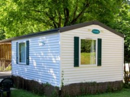 Camping Pas Cher vous présente avec son site Officiel campingpascher.fr, le Camping Paradis - Les Nobis D'Anjou classé 4 étoiles, situé sur la commune de Montreuil Bellay dans le département Maine-et-loire (Pays De La Loire) en France. Le camping Paradis - Les Nobis D'Anjou, vous présente un hébergement de type mobil-home de 20 m² et télévision. Le camping Paradis - Les Nobis D'Anjou vous propose du sam. 12 septembre au sam. 19 septembre 2026, en promotion à -11% pour 7 nuits à 169 € au lieu de 190,0 € soit une Économie de 21 €. Cette location propose 23 dates différentes pour réserver votre séjour. Découvrez également les 16 autres gammes d'hébergements du camping. Les Avis clients pour le Camping Paradis - Les Nobis D'Anjou sont excellents avec une note moyenne de 8 sur 10. Piscine chauffée, Piscine couverte, Animations familiales, Club enfants, Aire de jeux enfants, Baby-foot, Canoë-kayak, Cyclisme, Flipper, Ping-pong, Piscine, Pétanque, Randonnée, Trampoline, Dépôt de pain, Plats à emporter, Snack/Bar, Épicerie,... En savoir plus : cliquez-ICI.