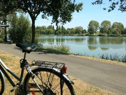 Camping Pas Cher vous présente avec son site Officiel campingpascher.fr, le Camping Paradis - Les Nobis D'Anjou classé 4 étoiles, situé sur la commune de Montreuil Bellay dans le département Maine-et-loire (Pays De La Loire) en France. Le camping Paradis - Les Nobis D'Anjou, vous présente un hébergement de type tente de 20 m². Le camping Paradis - Les Nobis D'Anjou vous propose du sam. 04 avril au sam. 11 avril 2026, en promotion à -11% pour 7 nuits à 169 € au lieu de 190,0 € soit une Économie de 21 €. Cette location propose 24 dates différentes pour réserver votre séjour. Découvrez également les 16 autres gammes d'hébergements du camping. Les Avis clients pour le Camping Paradis - Les Nobis D'Anjou sont excellents avec une note moyenne de 8 sur 10. Piscine chauffée, Piscine couverte, Animations familiales, Club enfants, Aire de jeux enfants, Baby-foot, Canoë-kayak, Cyclisme, Flipper, Ping-pong, Piscine, Pétanque, Randonnée, Trampoline, Dépôt de pain, Plats à emporter, Snack/Bar, Épicerie,... En savoir plus : cliquez-ICI.