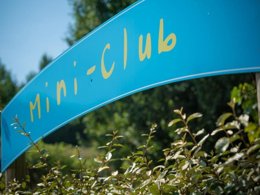 Camping Pas Cher vous présente avec son site Officiel campingpascher.fr, le Camping Paradis - Les Nobis D'Anjou classé 4 étoiles, situé sur la commune de Montreuil Bellay dans le département Maine-et-loire (Pays De La Loire) en France. Le camping Paradis - Les Nobis D'Anjou, vous présente un hébergement de type hébergement insolite de 16 m². Le camping Paradis - Les Nobis D'Anjou vous propose du sam. 04 avril au sam. 11 avril 2026, en promotion à -11% pour 7 nuits à 169 € au lieu de 190,0 € soit une Économie de 21 €. Cette location propose 24 dates différentes pour réserver votre séjour. Découvrez également les 16 autres gammes d'hébergements du camping. Les Avis clients pour le Camping Paradis - Les Nobis D'Anjou sont excellents avec une note moyenne de 8 sur 10. Piscine chauffée, Piscine couverte, Animations familiales, Club enfants, Aire de jeux enfants, Baby-foot, Canoë-kayak, Cyclisme, Flipper, Ping-pong, Piscine, Pétanque, Randonnée, Trampoline, Dépôt de pain, Plats à emporter, Snack/Bar, Épicerie,... En savoir plus : cliquez-ICI.