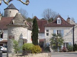 Camping Pas Cher vous présente avec son site Officiel campingpascher.fr, le Camping La Grivelière classé 4 étoiles, situé sur la commune de Montrigaud dans le département Drome (Rhône Alpes) en France. Le camping La Grivelière, vous présente un hébergement de type hébergement insolite. Le camping La Grivelière vous propose du vendredi 03 avril au vendredi 10 avril 2026 pour 7 nuits à 349€. Cette location propose 165 dates différentes pour réserver votre séjour. Découvrez également les 1 autres gammes d'hébergements du camping. Les Avis clients pour le Camping La Grivelière sont excellents avec une note moyenne de 8 sur 10. Parc aquatique, Piscine chauffée, Piscine extérieure, Aire de jeux enfants, Baby-foot, Centre équestre, Cyclisme, Ping-pong, Piscine, Planche à voile, Pédalo, Pétanque, Randonnée, Terrain de beach-volley, Trampoline, Bar, Boulangerie, Dépôt de pain, Pizzeria, Snack/Bar, Épicerie,... En savoir plus : cliquez-ICI.